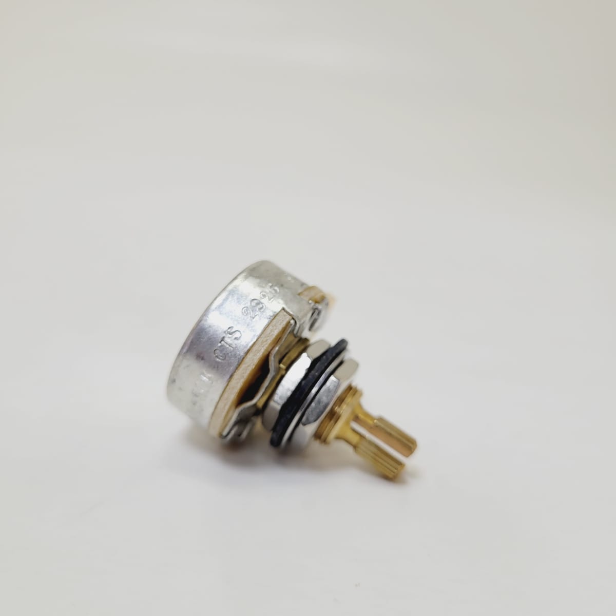 Potenciometro Grande CTS Stewmac 250K A. Vastago Corto 250K-ohm (CTS Stewmac EEUU #450S 3484) Item # 01157