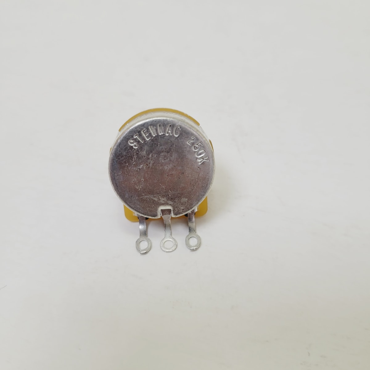 Potenciometro Grande CTS Stewmac 250K A. Vastago Corto 250K-ohm (CTS Stewmac EEUU #450S 3484) Item # 01153