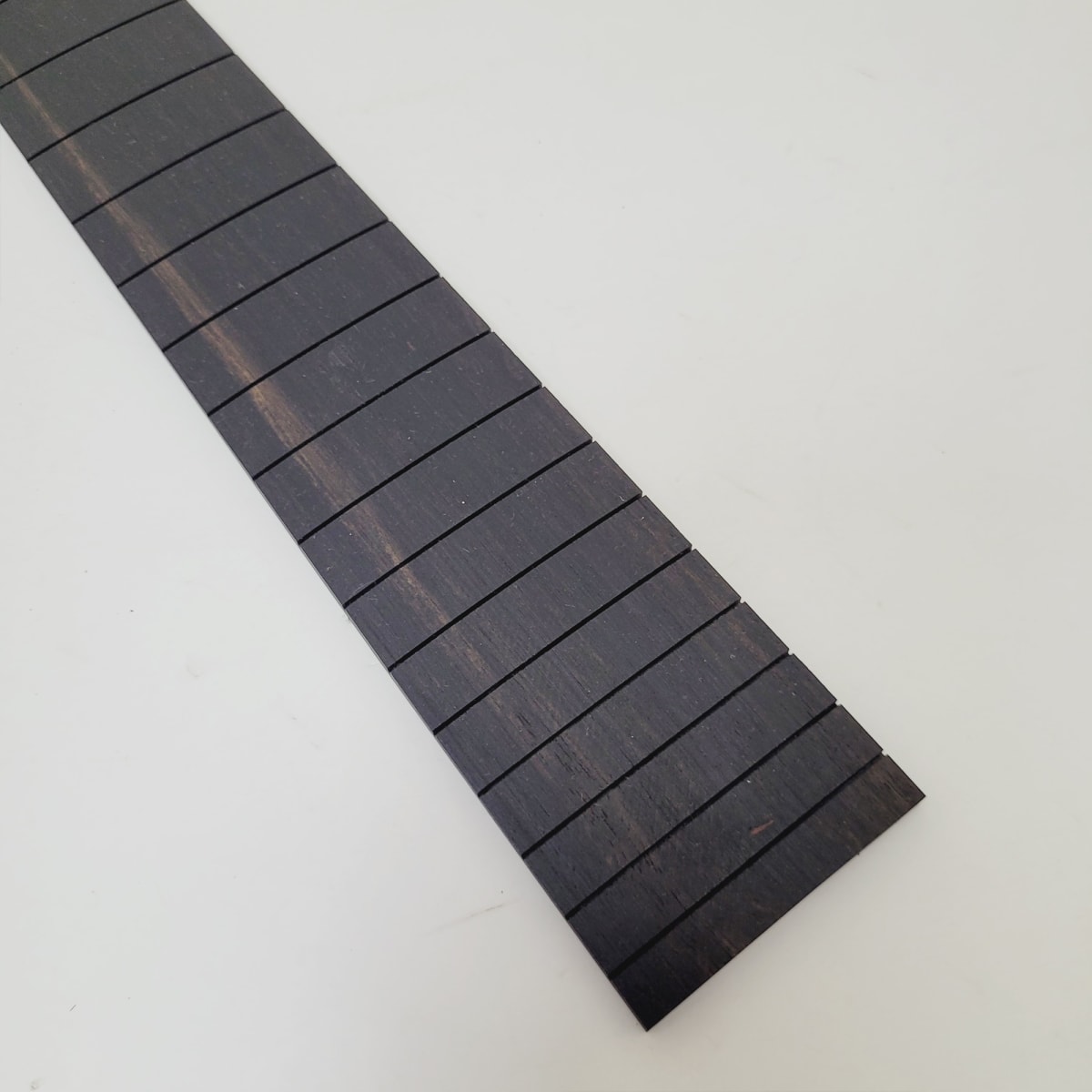 Diapason Ranurado de Ebano Exótico Tipo Gibson Escala 24.75