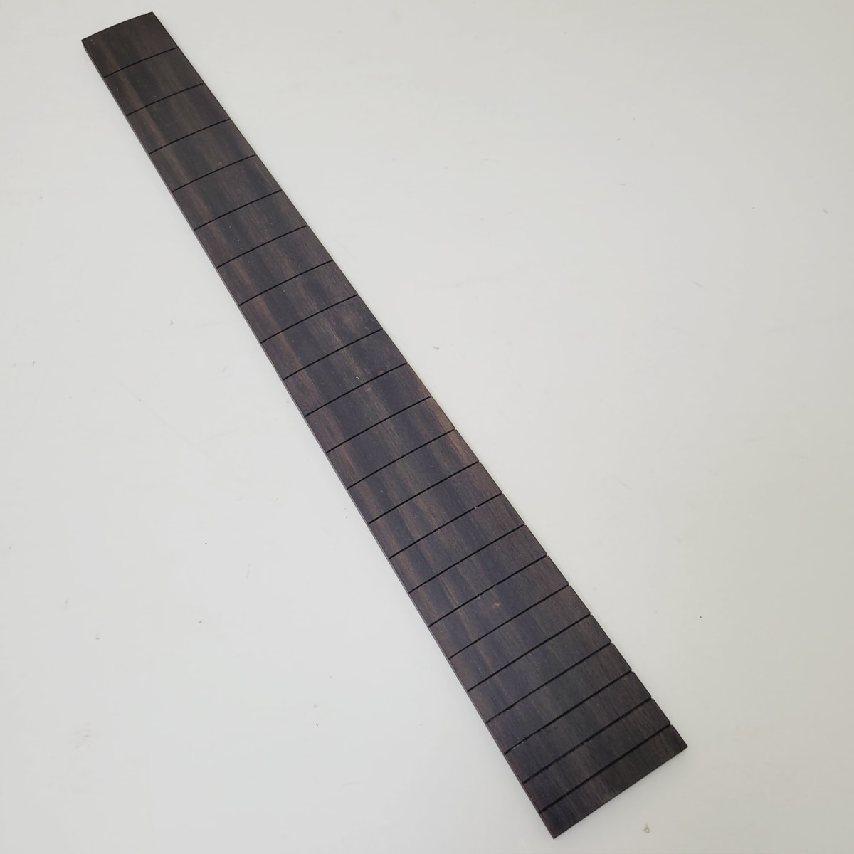 Diapason Ranurado de Ebano Exótico Tipo Gibson Escala 24.75