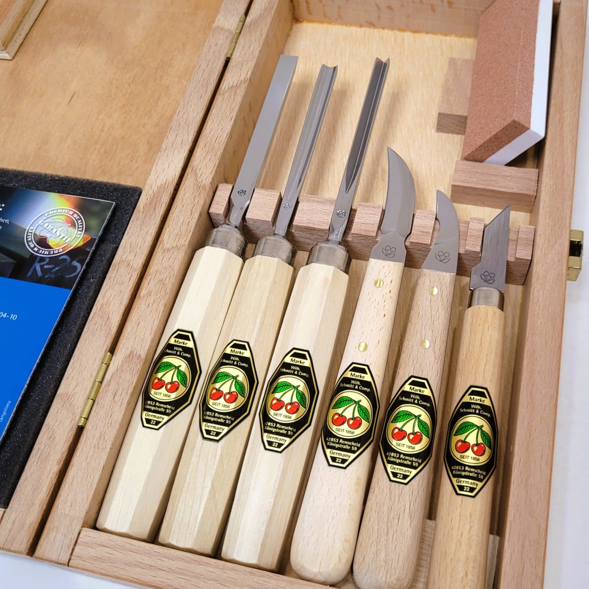 Set 3437 HK de 3 Mini Gubias 3 Cuchillos y 1 Piedra Two Cherries para Xilografia y Tallado4