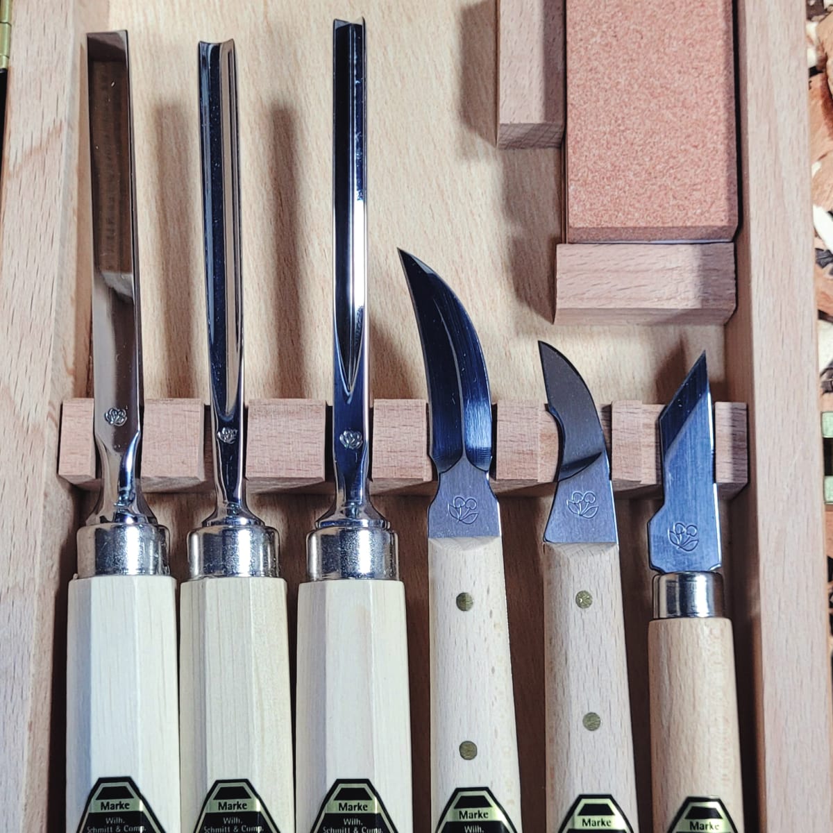 Set 3437 HK de 3 Mini Gubias 3 Cuchillos y 1 Piedra Two Cherries para Xilografia y Tallado2