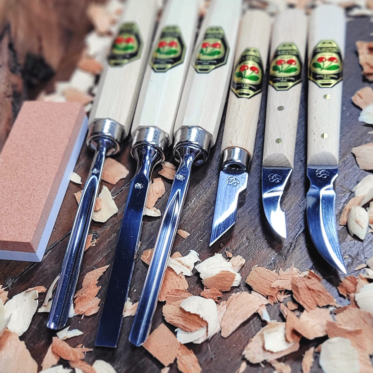 Set 3437 HK de 3 Mini Gubias 3 Cuchillos y 1 Piedra Two Cherries para Xilografia y Tallado19