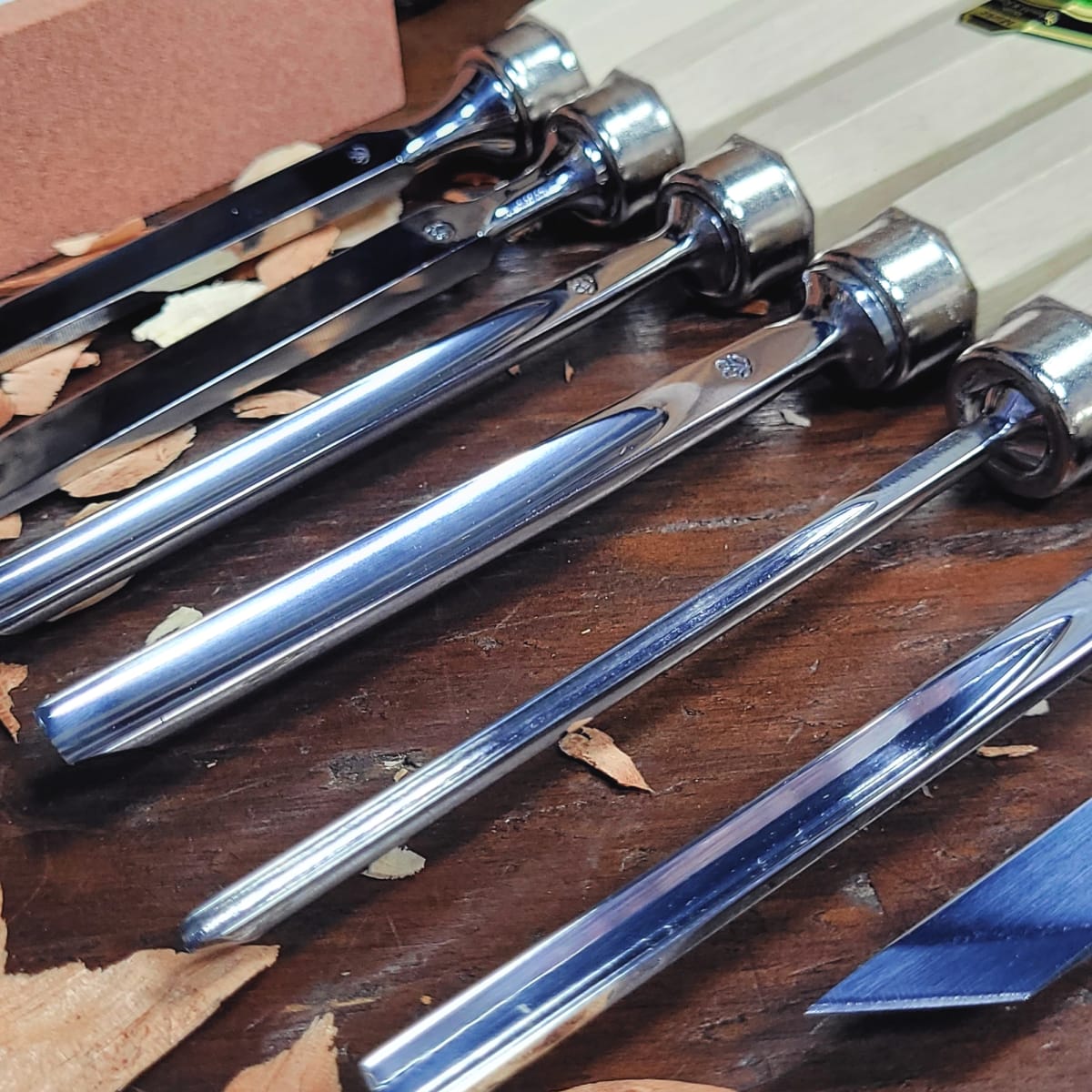 Set 3441 HK de 6 Mini Gubias 4 Cuchillos y 1 Piedra Two Cherries para Xilografia y Tallado20