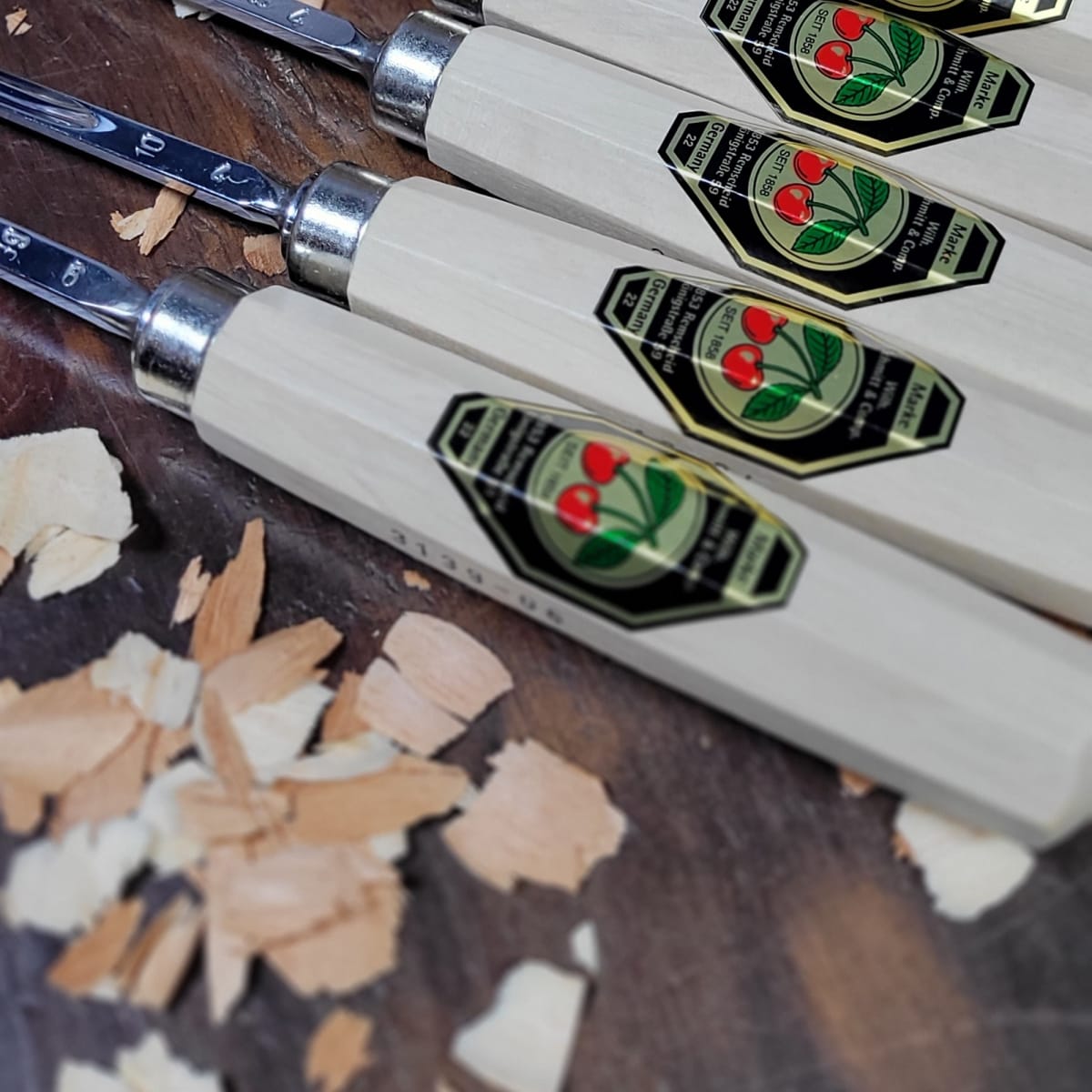 Set 3157 LRT de 12 Gubias 4 Mini Piedras de Arkansas y 1 Estuche de Cuero Two Cherries para Tallado17