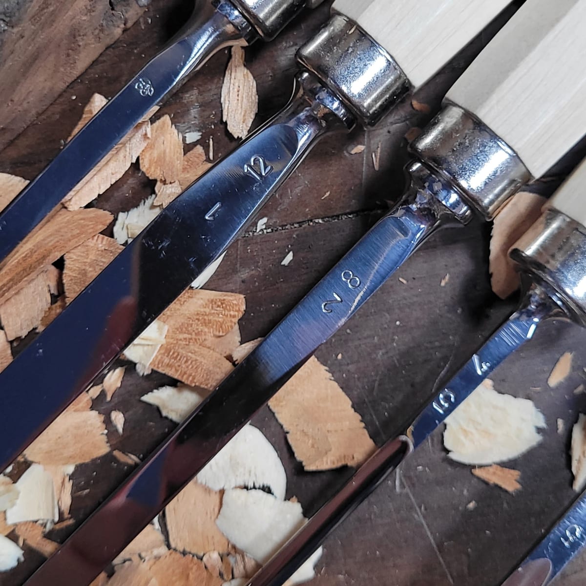 Set 3157 LRT de 12 Gubias 4 Mini Piedras de Arkansas y 1 Estuche de Cuero Two Cherries para Tallado20