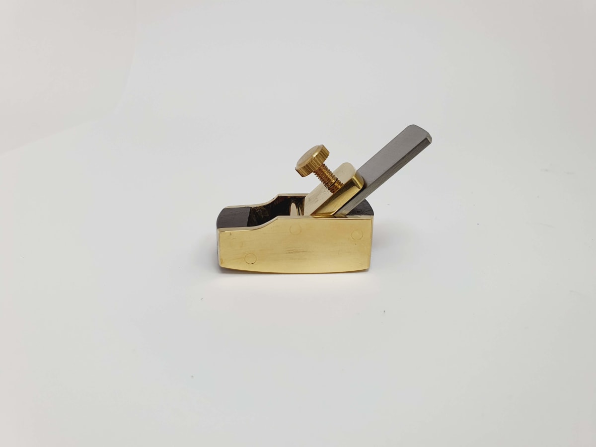 Mini Cepillo de Bronce-Ebano de 43 mm con Base Curva3