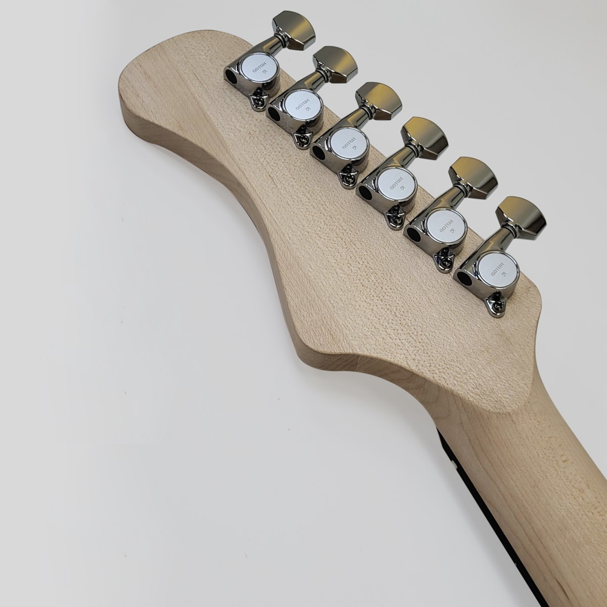 Kit LBLuthier de Guitarra Eléctrica Tipo Strato Mod: B Cap: H-H Hardware Gotoh® Incluido3