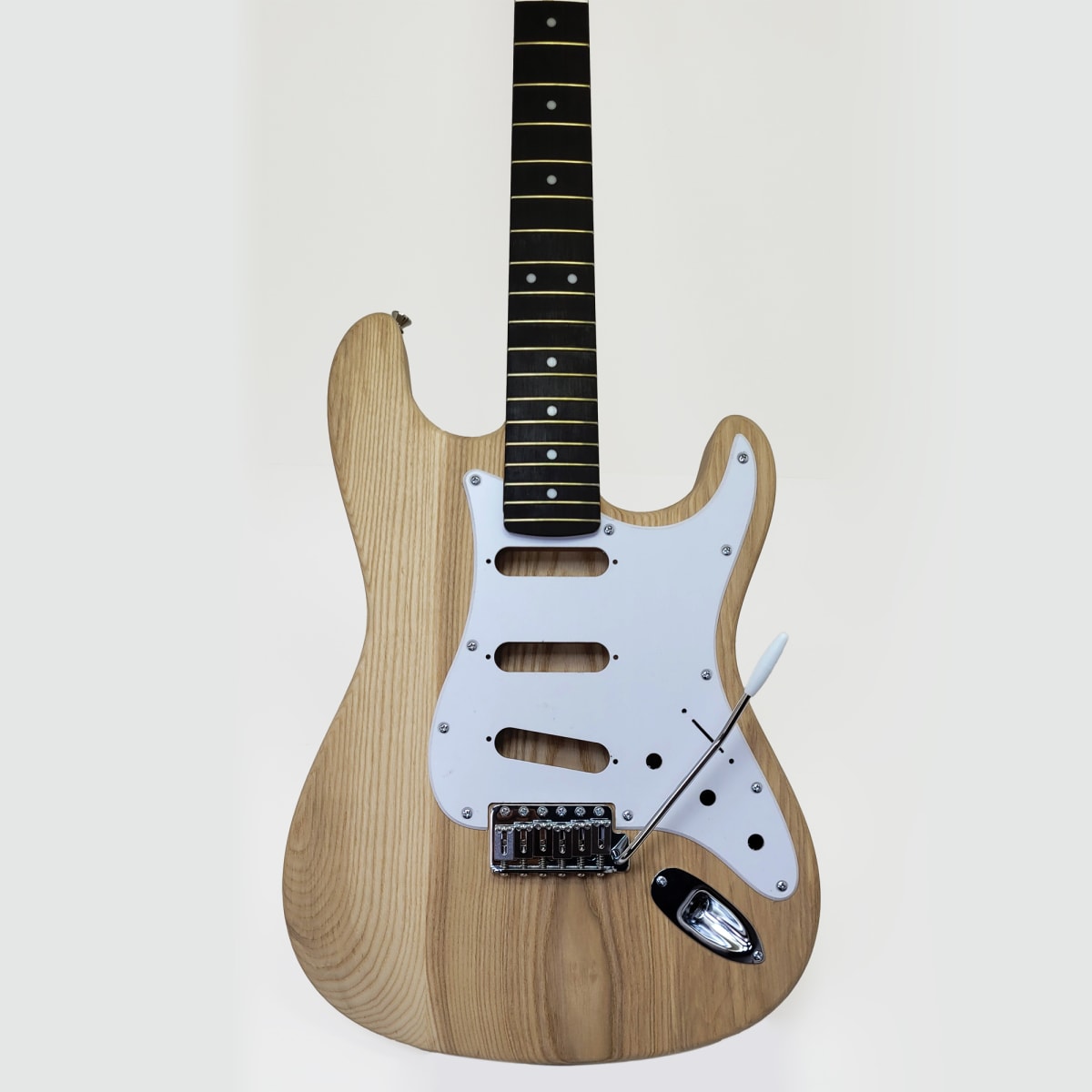 Kit LBLuthier de Guitarra Eléctrica Tipo Strato Mod: A Cap: S-S-S Hardware Gotoh® Incluido11