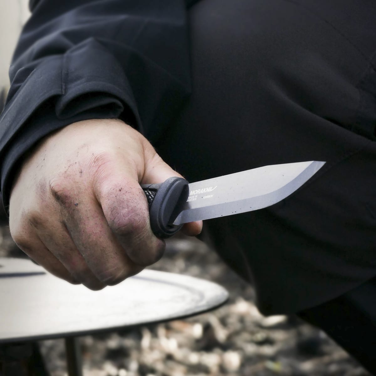 Cuchillo Garberg Black Blade (C) Acero al Carbono Morakniv 13915 con Kit de Supervivencia Black6