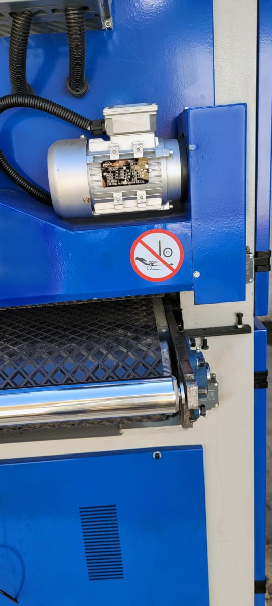 Maquina Lijadora Calibradora Industrial 630mm Ancho 220V 20.7Kw potencia, 36amp17