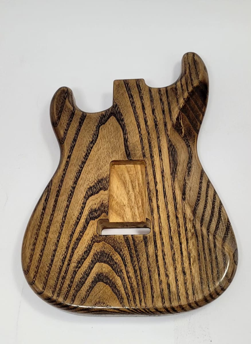 Mini Cuerpo a Escala Guitarra Electrica Strato en Ash Canadiense Color Black Walnut4