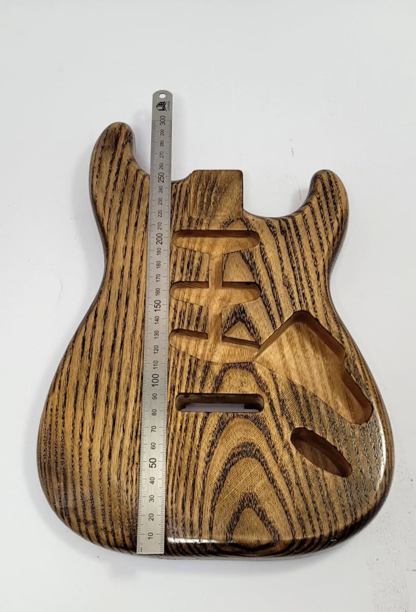 Mini Cuerpo a Escala Guitarra Electrica Strato en Ash Canadiense Color Black Walnut3