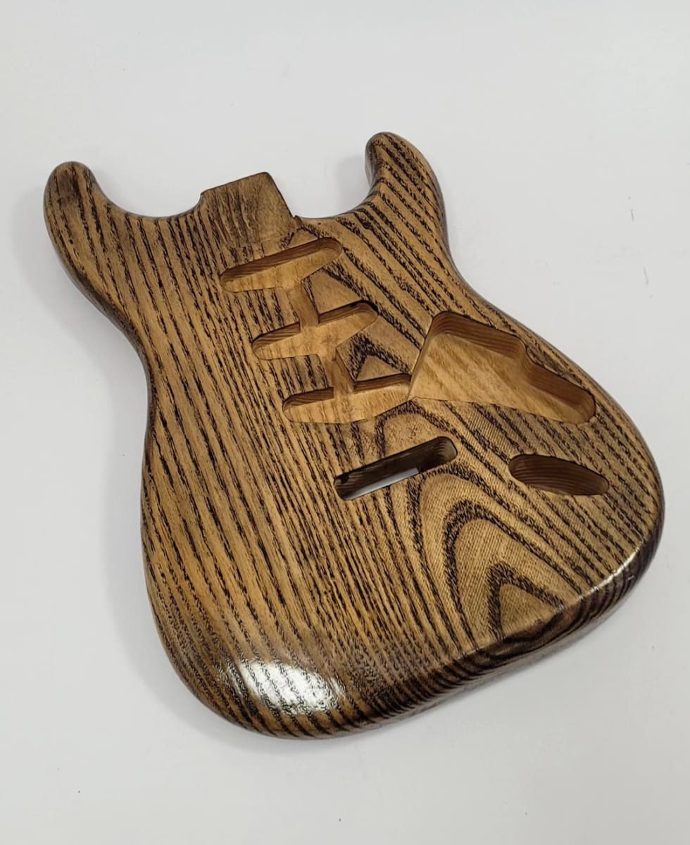 Mini Cuerpo a Escala Guitarra Electrica Strato en Ash Canadiense Color Black Walnut5