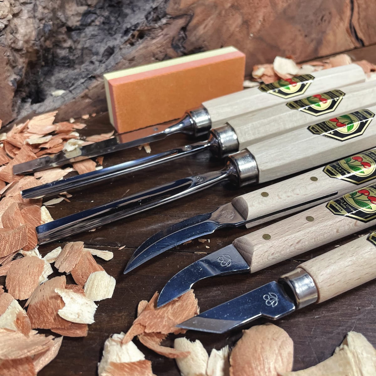 Set 3427 SB de 3 Mini Gubias 3 Cuchillos y 1 Piedra Two Cherries para Xilografia y Tallado4