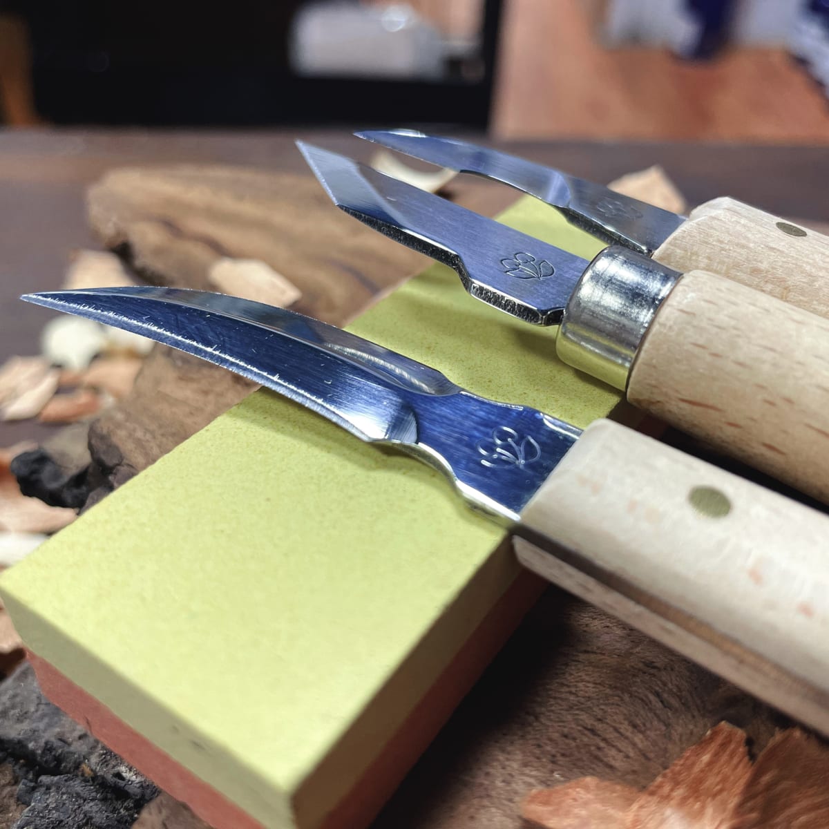 Set 3427 SB de 3 Mini Gubias 3 Cuchillos y 1 Piedra Two Cherries para Xilografia y Tallado26