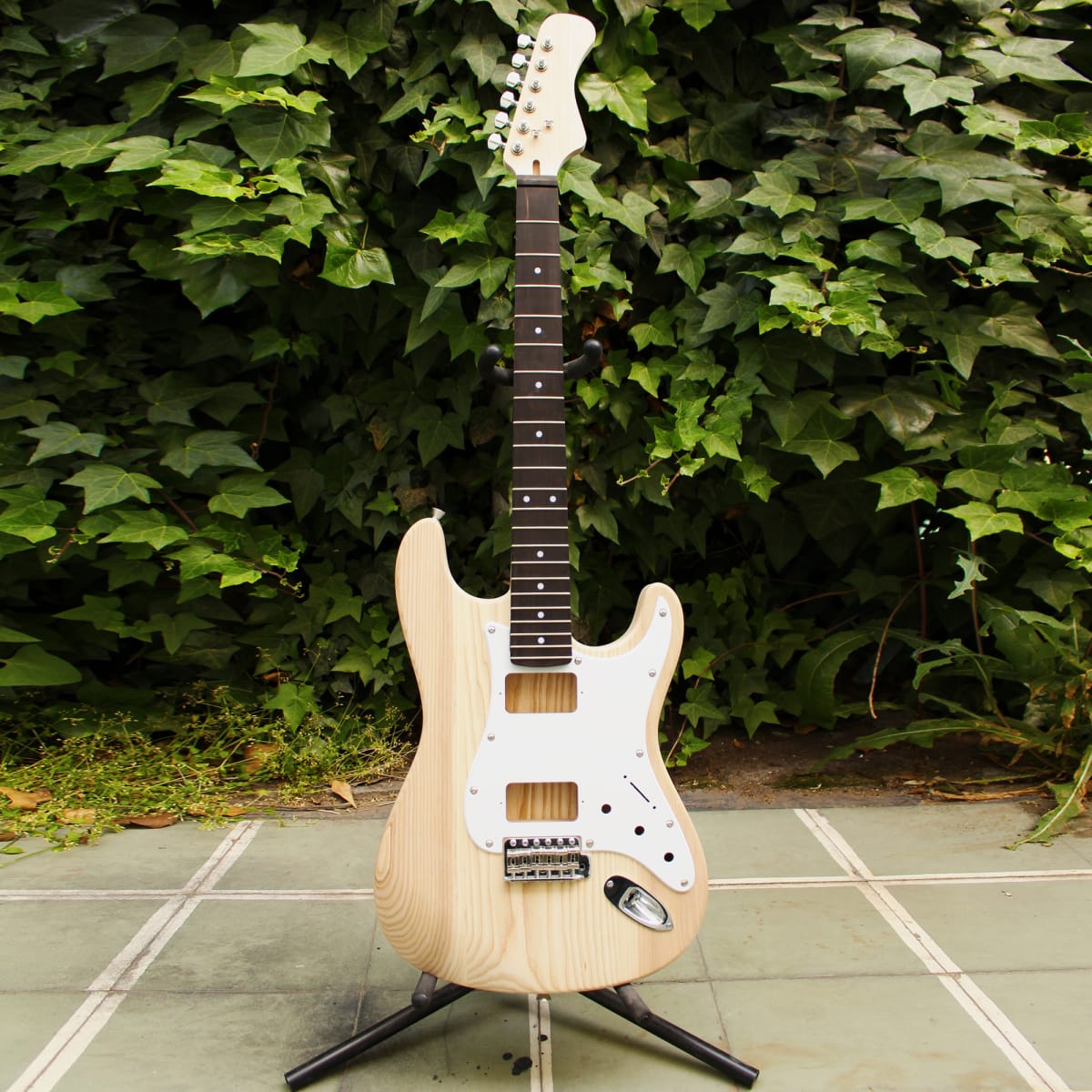 Kit LBLuthier de Guitarra Eléctrica Tipo Strato Mod: B Cap: H-H Hardware Gotoh® Incluido2