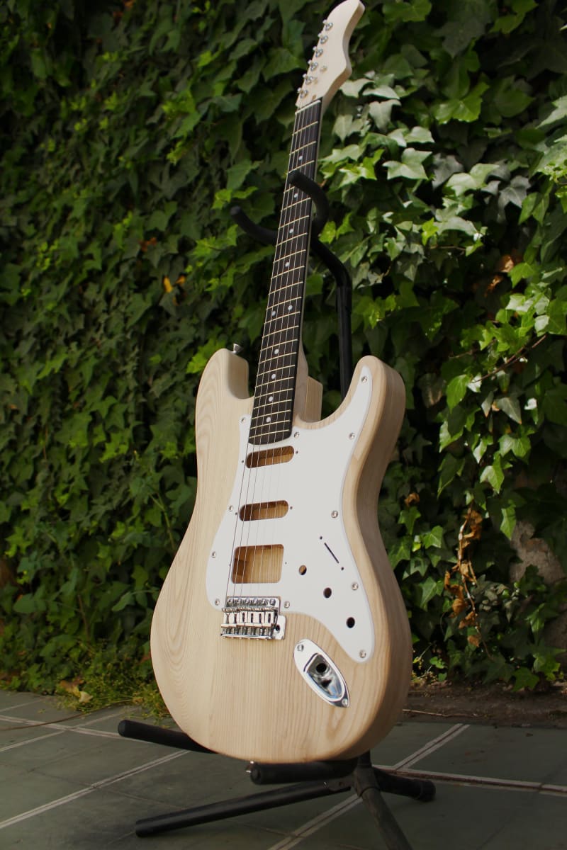 Kit LBLuthier de Guitarra Eléctrica Tipo Strato Mod: C Cap: H-S-S Hardware Gotoh® Incluido18
