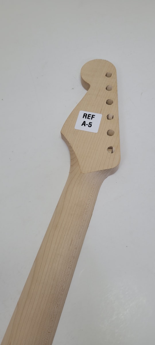 Mastil LB Luthier A-5 Tipo Strato Semi Elaborado de Maple Canadiense Especial6