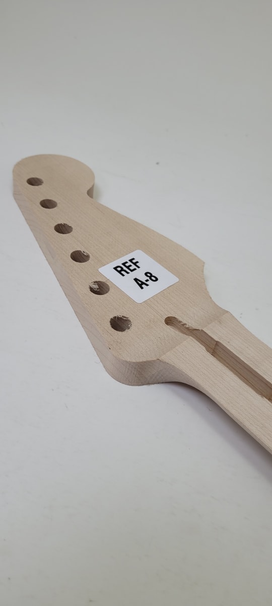 Mastil LB Luthier A-8 Tipo Strato Semi Elaborado de Maple Canadiense Especial1