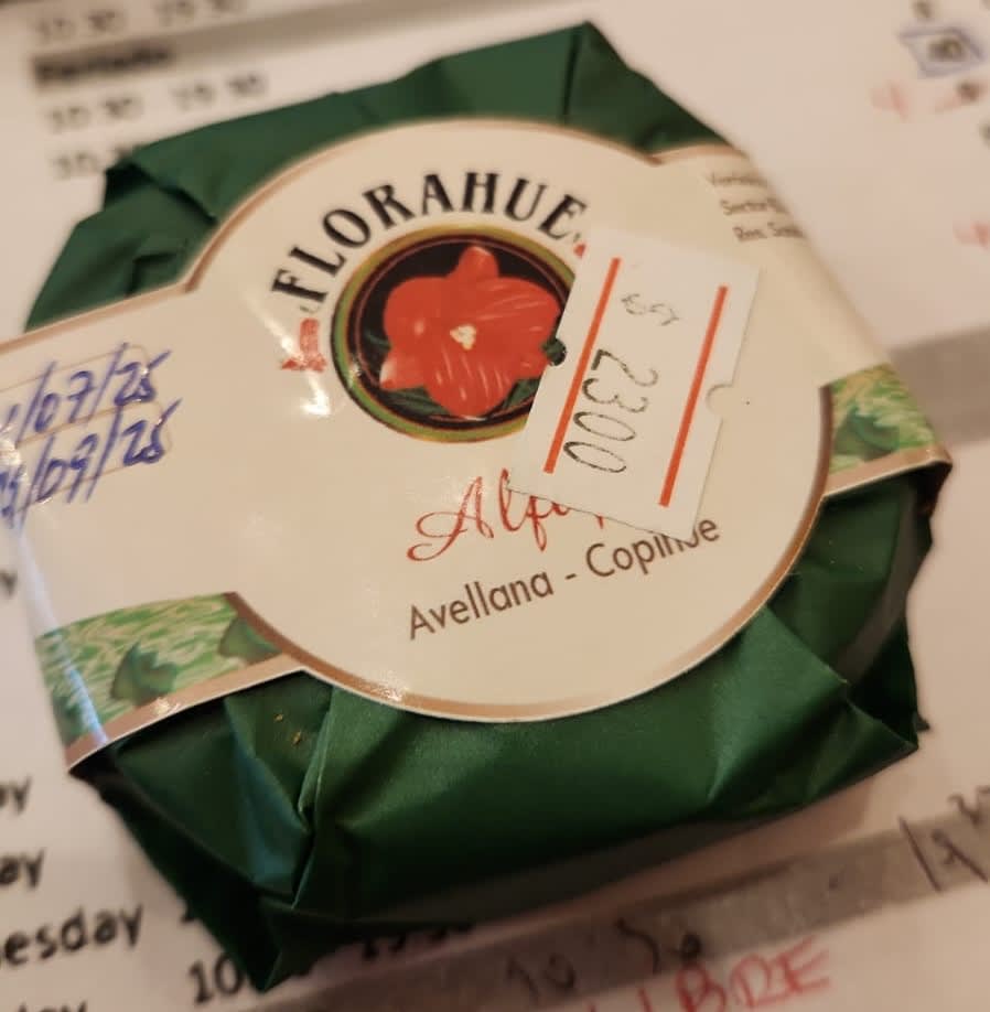 Alfajor de avellana Nativa con Copihue Florahue1