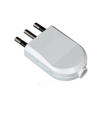 Enchufe macho 10A+T plano salida recta