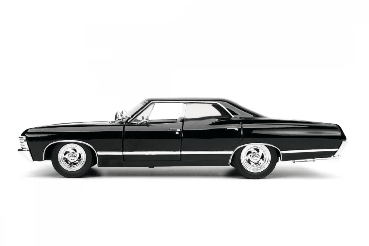 AUTO 1967 CHEVROLET IMPALA SPORT SEDAN W/DEAN WINCHESTER2