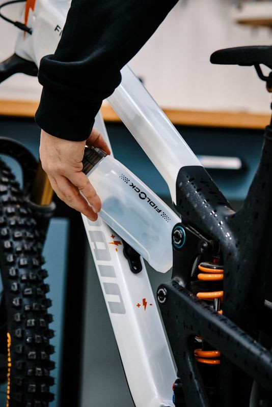 ENGANCHE FIDLOCK BOTELLA GIRO IZQUIERA3