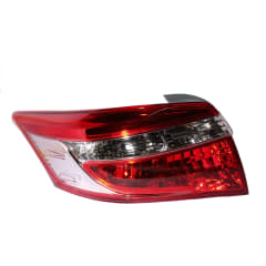 FAROL TRASERO LH / TOYOTA YARIS SEDAN 1.5 14/17