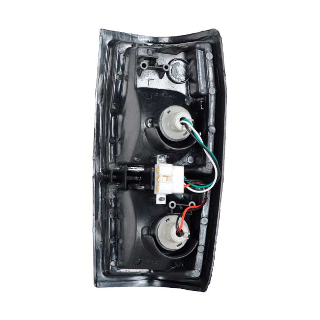 FAROL TRASERO RH NEGRO NISSAN 720 1985/19923