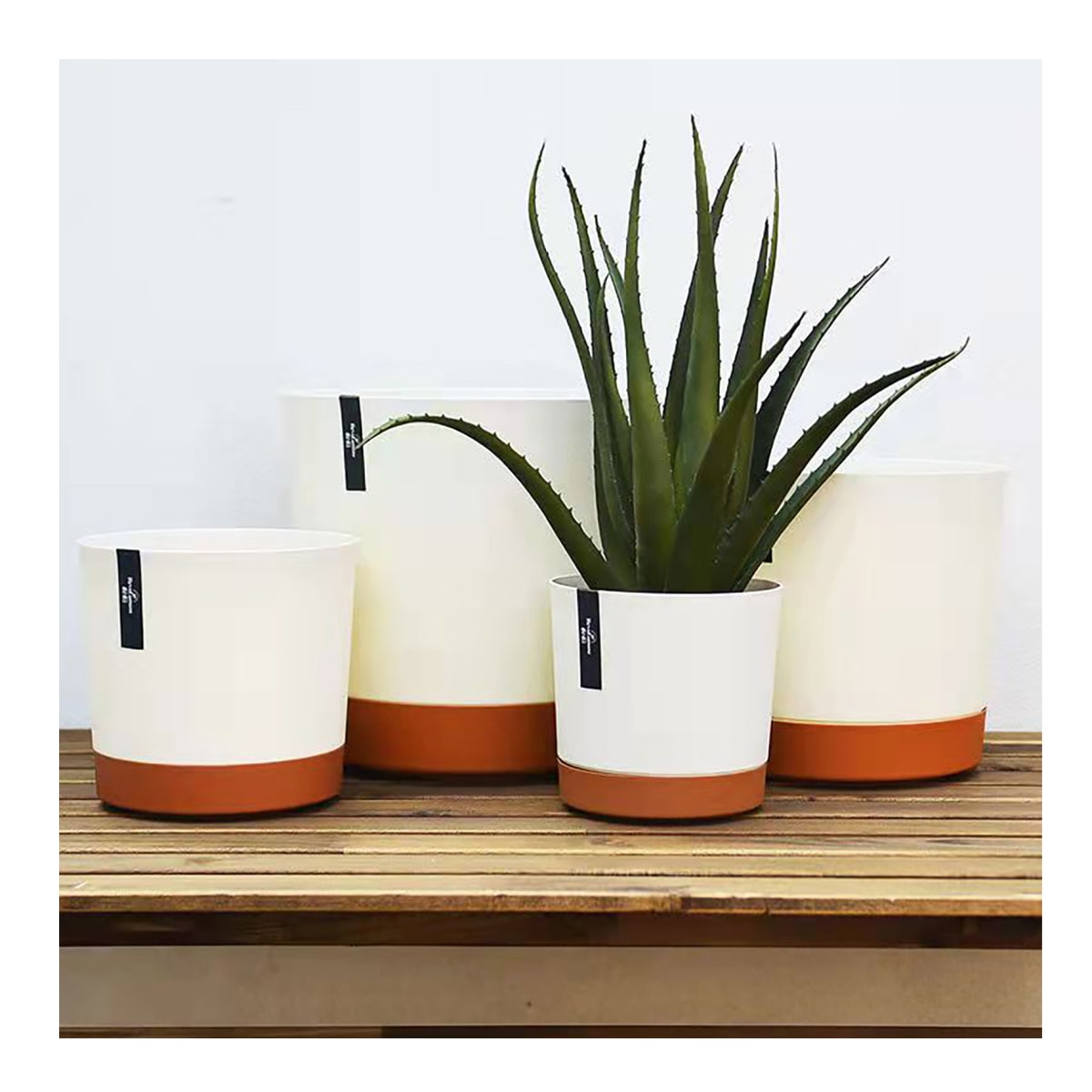 Kit 4 Maceteros con Bandeja Extraíble y Drenaje Reflexivo L Blanco2