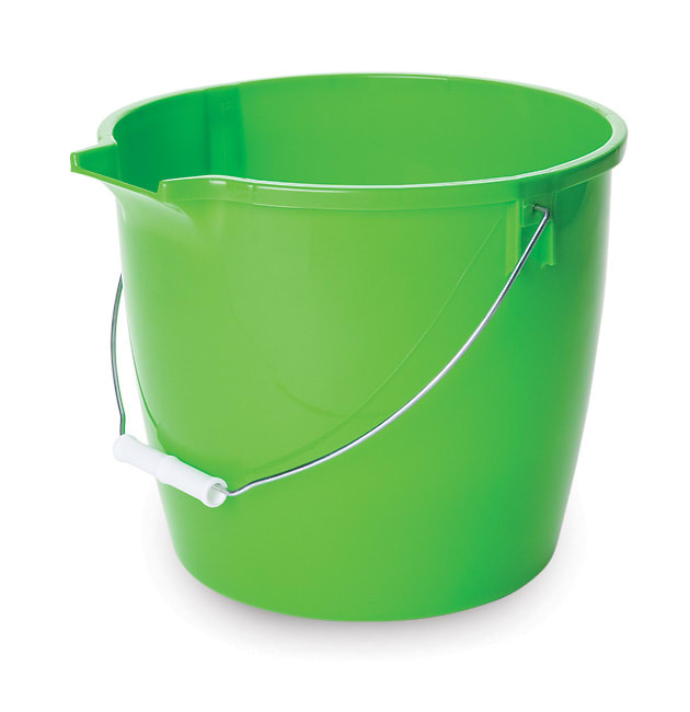 BALDE PLASTICO CON  PICO Y ASA - REY1