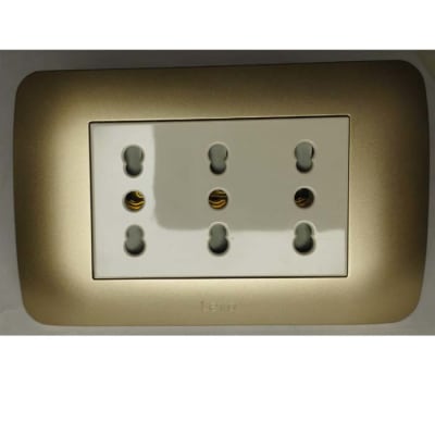 ENCHUFE TRIPLEX 10/16A TITANIO1