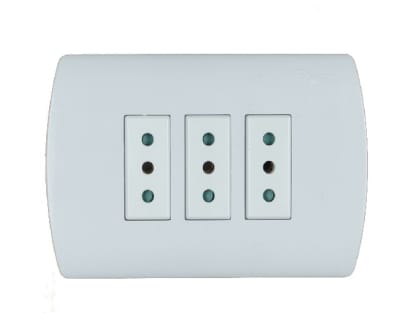 ENCHUFE TRIPLEX 10A BLANCO ARIS PRO1