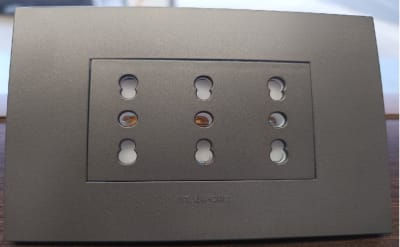 ENCHUFE TRIPLEX 10/16 250V GRAFITO1