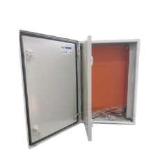 TABLERO METALICO 500X400 C/PUERTA INTERIOR