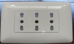 ENCHUFE TRIPLEX 10/16 250V BLANCO