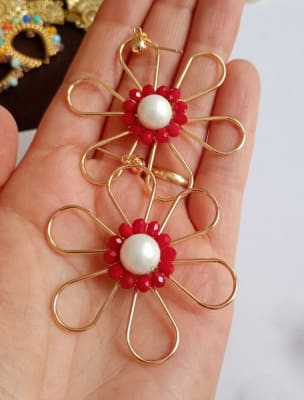 Aros Maxi flor perla y rojo1
