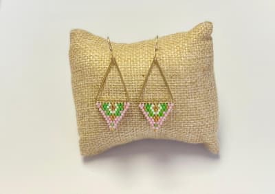 Aros Triangular lila1