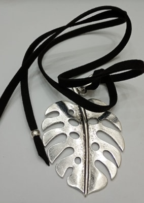 Collar Gamuza Hoja Plata1