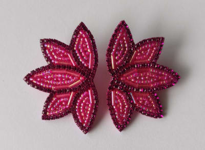 Aros Hojita pequeña fucsia1