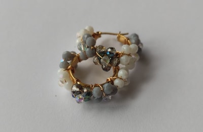 Argollitas pequeñas flor gris1