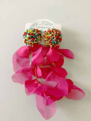 Aros Mostacilla y pétalos de género fucsia1