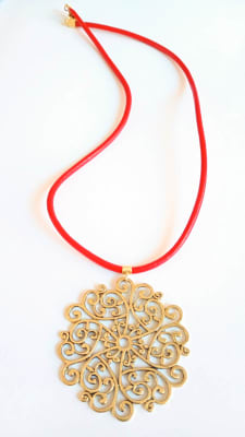 Collar cuero rojo mandala1
