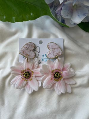 Aros Maxi flor porcelana con corazón1