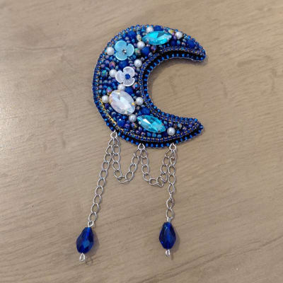 Prendedor Luna cadena azul1