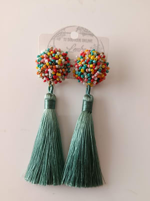 Aros mostacillas y borlas verdes1