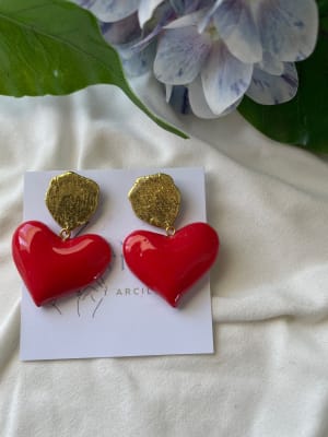 Aros Corazón 3D rojo con colgante dorado1