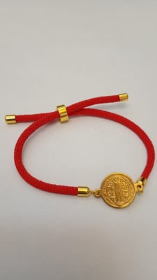 Pulsera roja San Benito dorado1