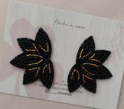Aros hojitas pequeñas negra y dorado1